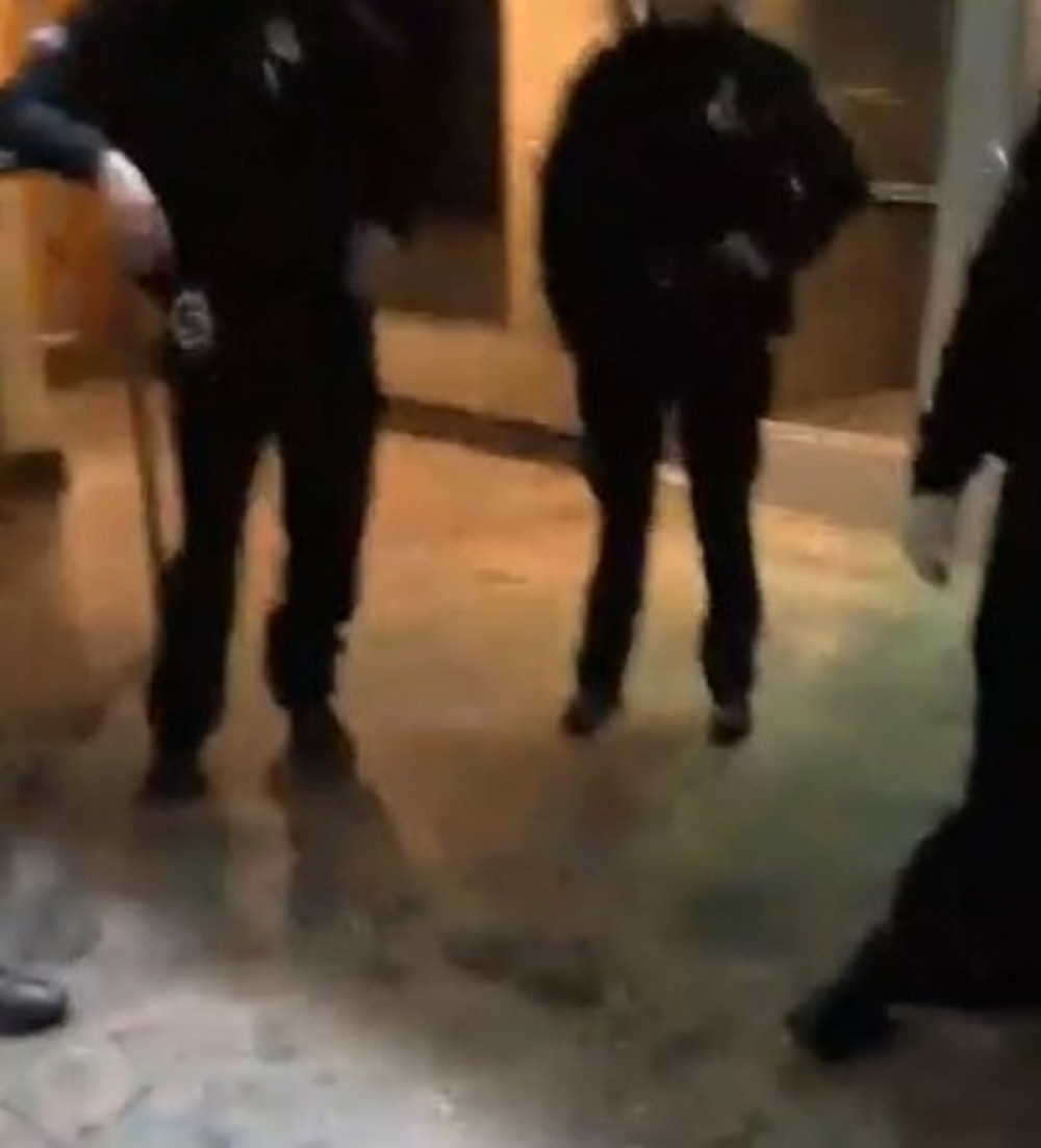 Ušao u policijsku stanicu, halucinirao i tražio vodu... Nedugo potom BIO JE MRTAV!