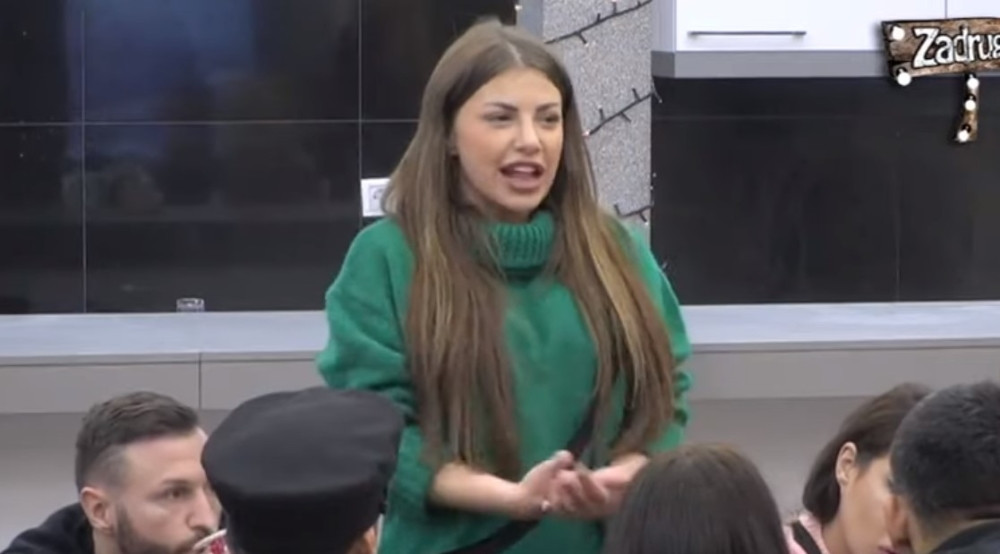 Dragana ISPLJUVALA bivšu suprugu njenog muža PRED HILJADAMA GLEDALACA!