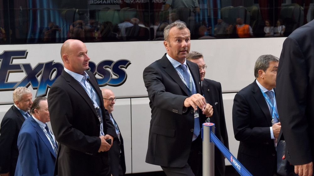 Brutalna poruka Grobara odjekuje do Crne Gore: Isprozivali Savićevića, a onda se okrenuli i protiv svojih! (FOTO)