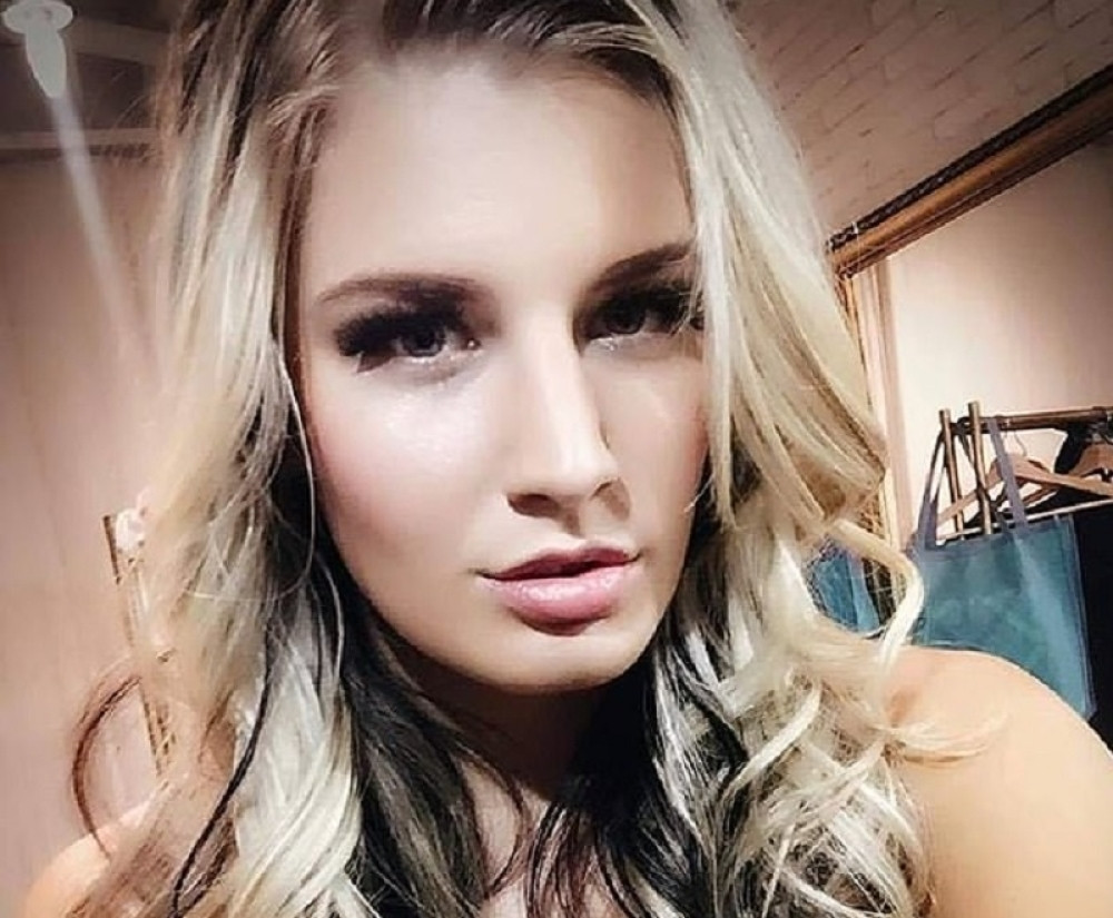 Šampionka na stubu srama! Procurele fotke na kojima ŽESTOKO MASTURBIRA! Morala da gasi profile (FOTO)