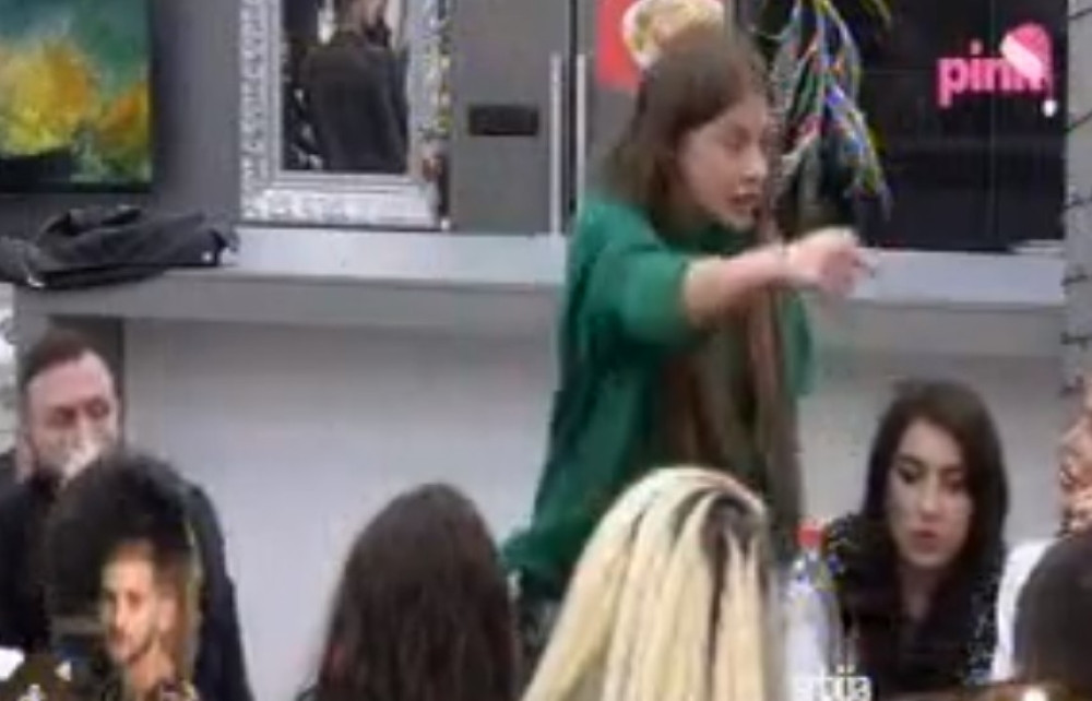 Dragana pred svima PLJUNULA Pavla! Program išao UŽIVO, gledaoci ZGROŽENI ovom scenom! (VIDEO)