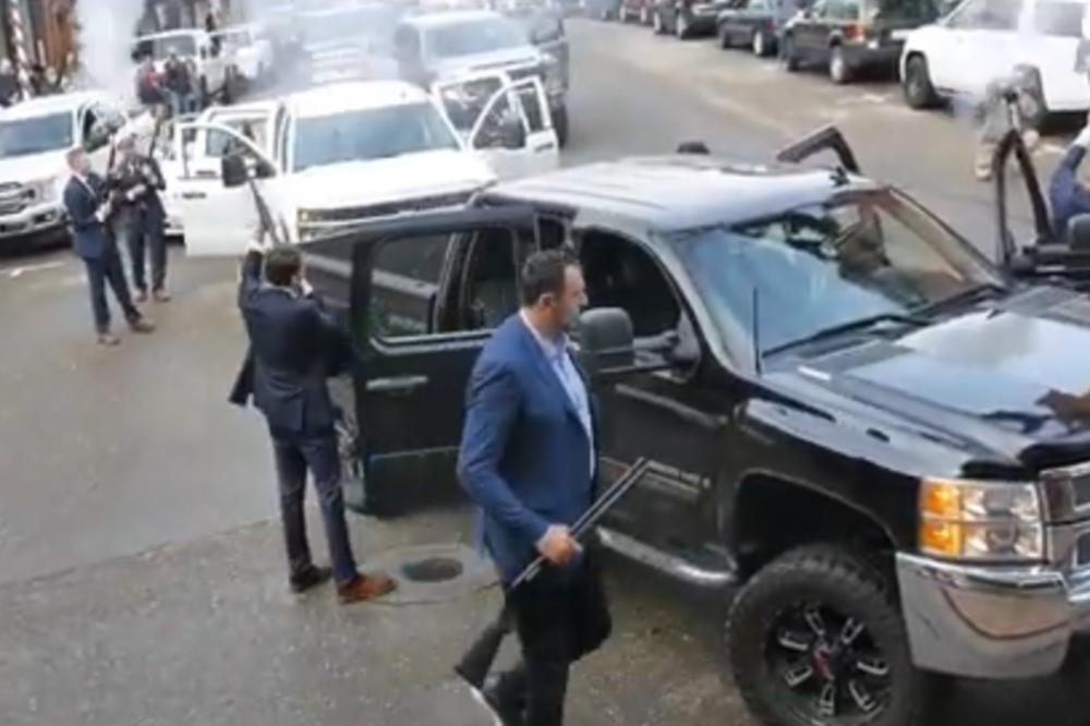 Vlade Divac nasred ulice izvadio pušku i POČEO DA PUCA! Čaure letele na sve strane, policija ZAPANJENA! (VIDEO)