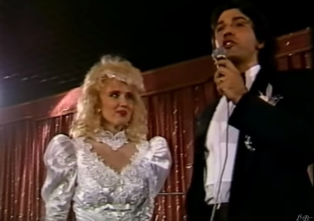 Brena je nosila Diorovu venčanicu, a bidermajer je uhvatila ova poznata pevačica!