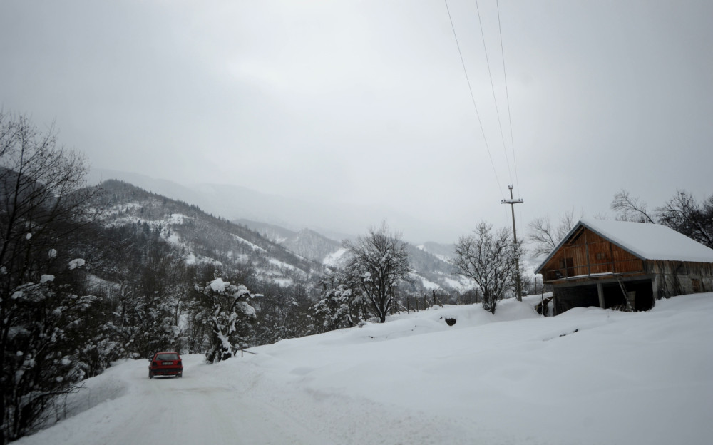 Prepirka prerasla u nesvakidašnju tragediju! Nikola oborio BOLESNOG OCA na pod, pa ga zadavio?!