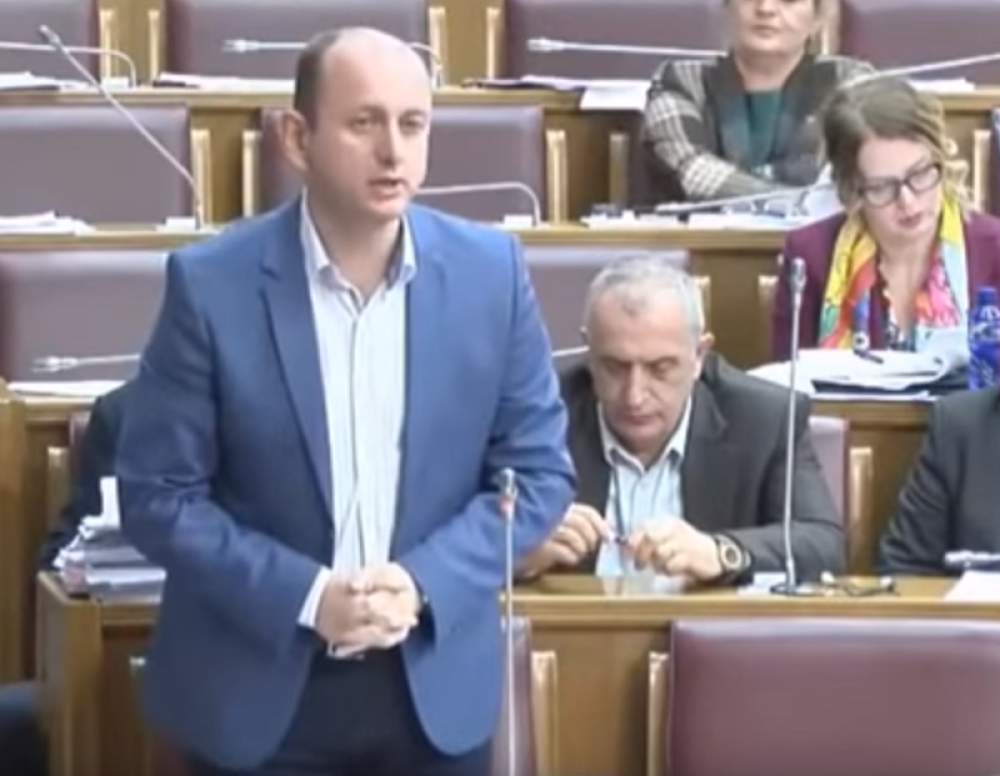 Knežević posle privođenja majke doneo odluku