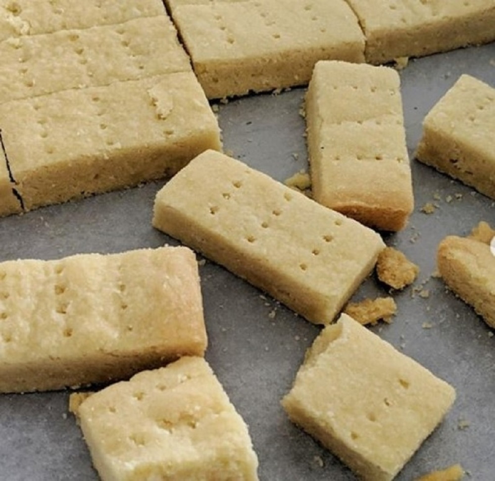 Praznični kolač od samo 3 sastojka za kojim je Internet poludeo!