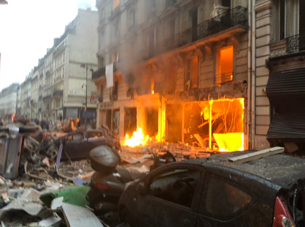 Francuzi u gaćama izleteli na ulice, gore zgrade, očaj i tuga na licima! (FOTO, VIDEO)