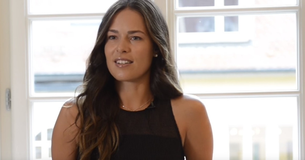 Ovako nešto se ne viđa često, ANA SE SKINULA, uuuu nešto GOLO JE SEVNULO! Prolaznici u šoku, nisu verovali da je to uradila! (FOTO)