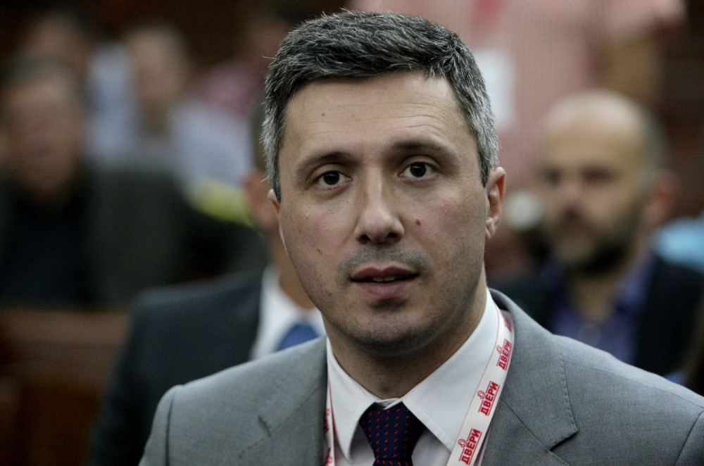 Posle ove fotografije neće ga oprati ni Dunav ni Sava! Lider Dveri u društvu najvećeg ženomrsca! (FOTO)