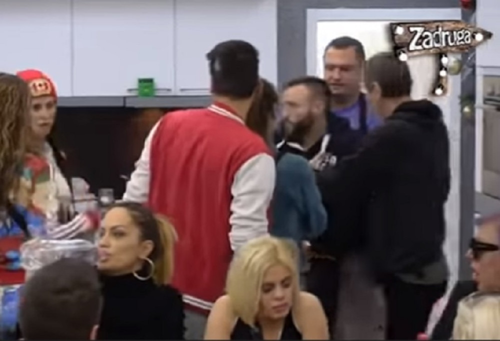 Ša naskočio na ovog zadrugara! Izvređao ga, a onda otkrio DA VOLI MUŠKARCE!