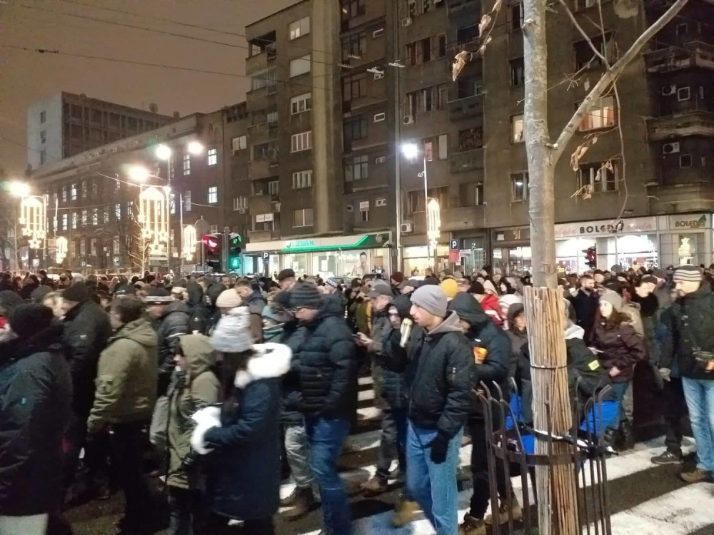 Iz ove države u Evropi se vodi kampanja opozicije u Srbiji protiv predsednika Vučića, a ova fotografija je dokaz! (FOTO)