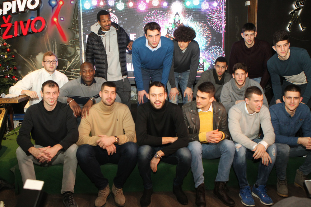 Košarkaši Partizana iznenadili poklonima one kojima je to NAJPOTREBNIJE (FOTO)