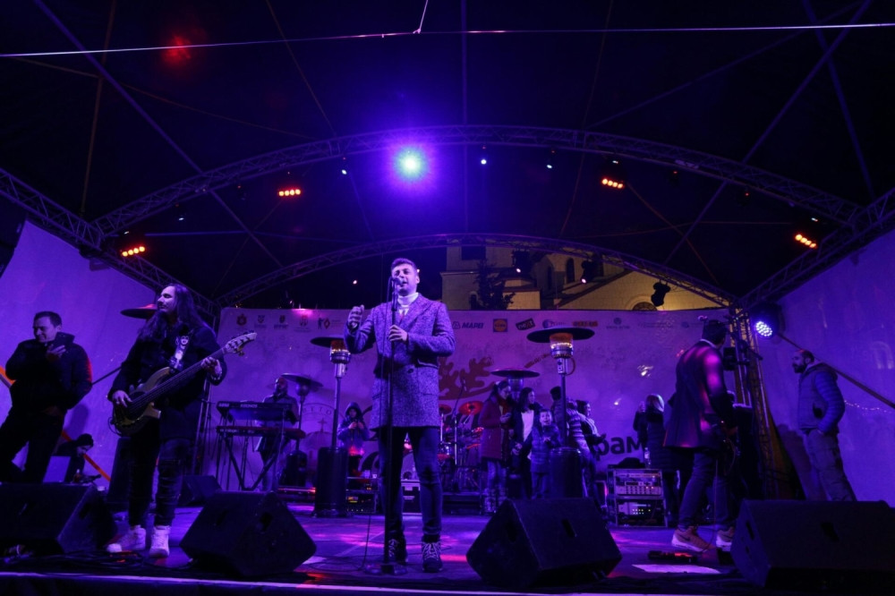 "Leksington bend" napravio spektakl na dočeku Srpske nove godine ispred Hrama Svetog Save! (VIDEO)