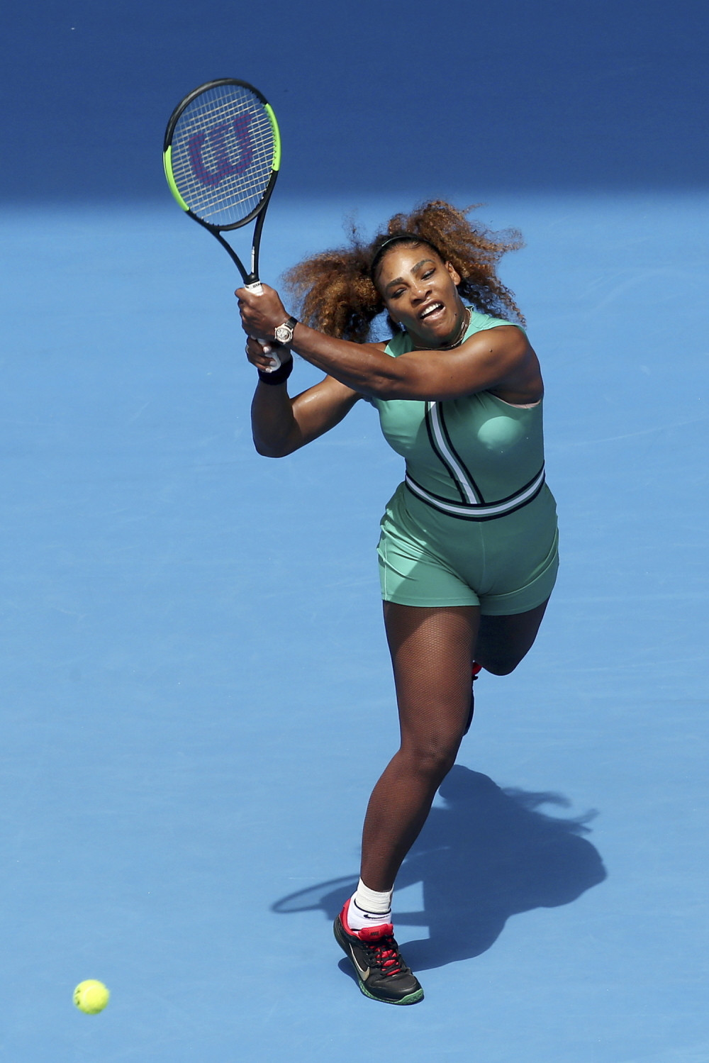 Serena zaprepastila teniski svet, pojavila se na meču u MREŽASTIM ČARAPAMA! (FOTO)