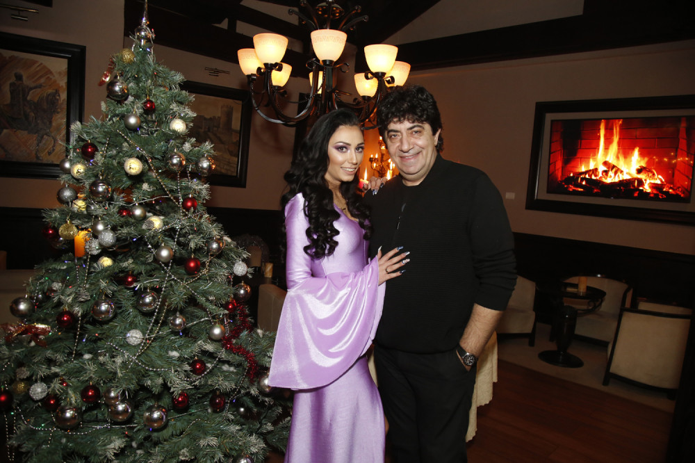 Steva Simeunović i njegova supruga Zorana obeležili godišnjicu braka, pa promovisali nove pesme!