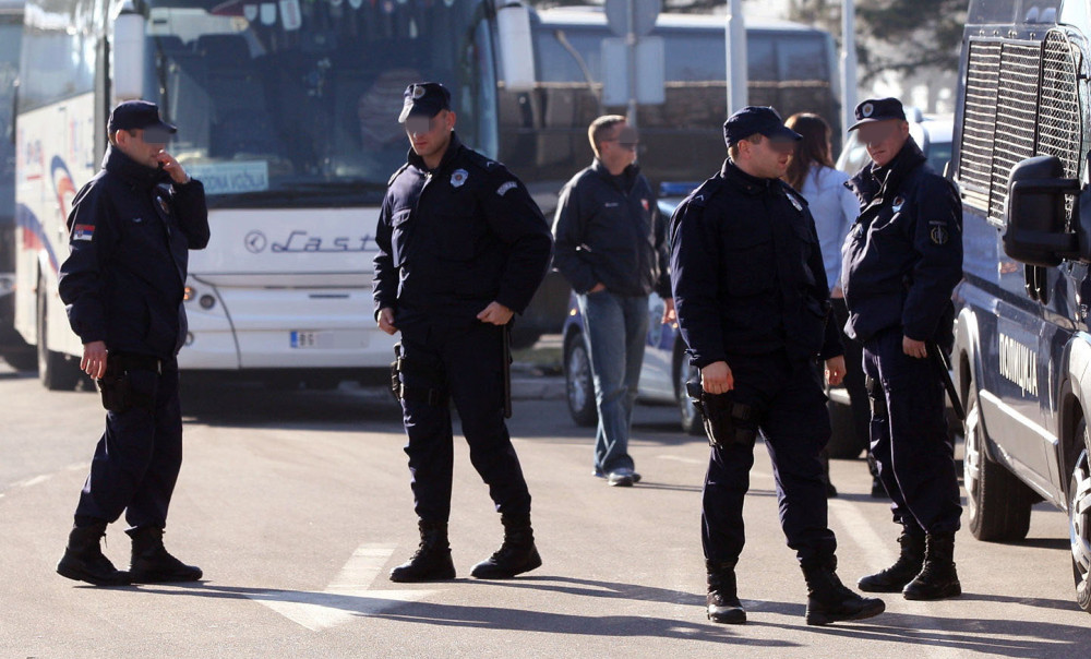 Izbo pekara nožem, pa nasrnuo na prolaznike!