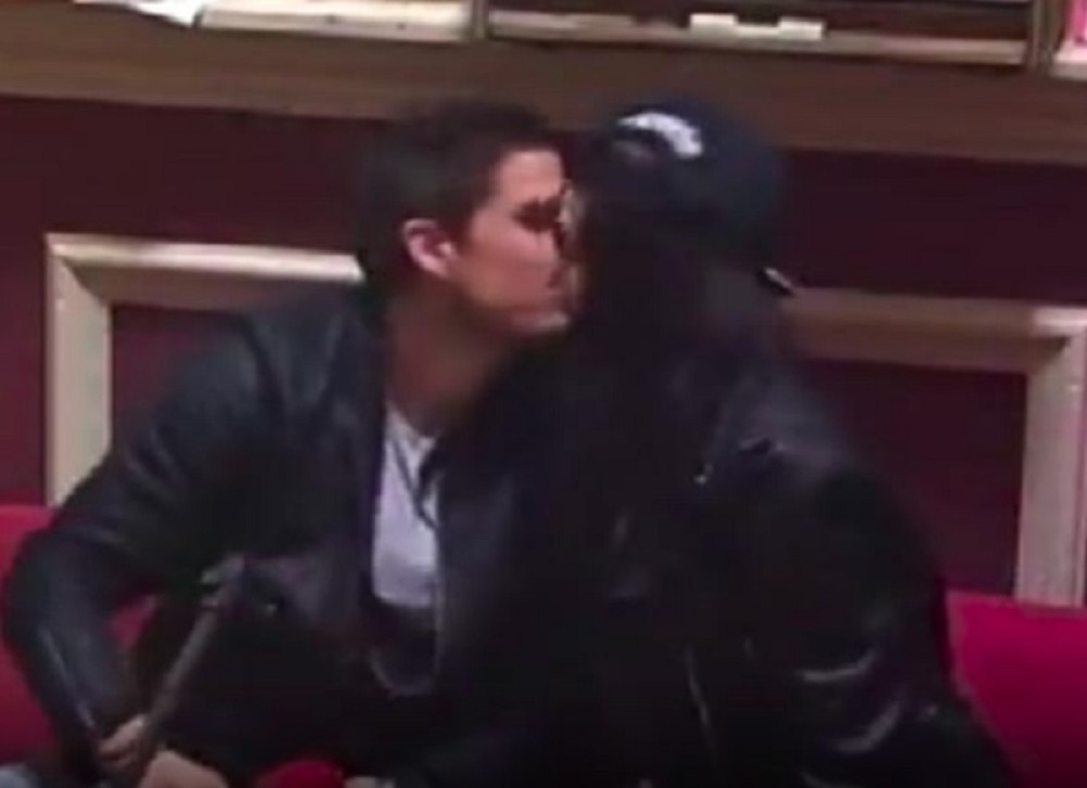 Izvinjavao se Aleksandri, a onda celu noć držao ruku u Aninom MEĐUNOŽJU! (ŠOK VIDEO)