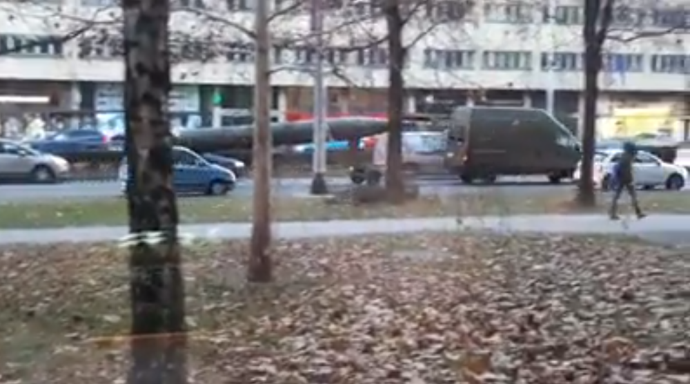 Automobil danima vuče prikolicu sa RAKETOM, vojska ne zna ništa, a onda je pronađen odgovor! (VIDEO)