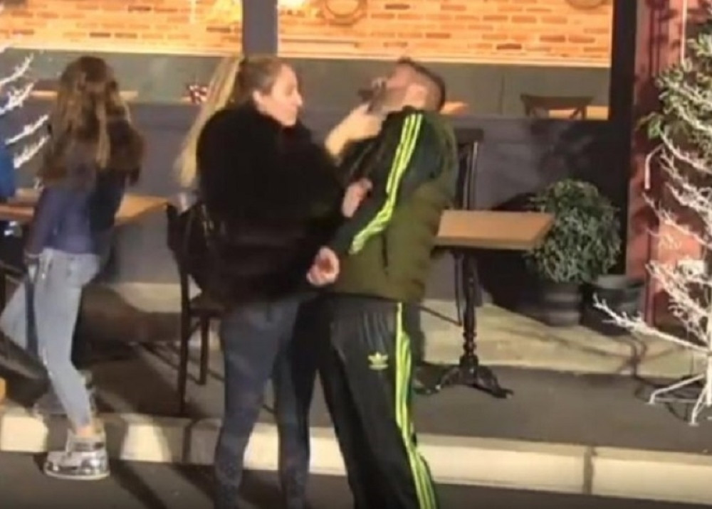 Luna udarila šamar Marku pred svima, on traži žilet da iseče vene! Skandal!