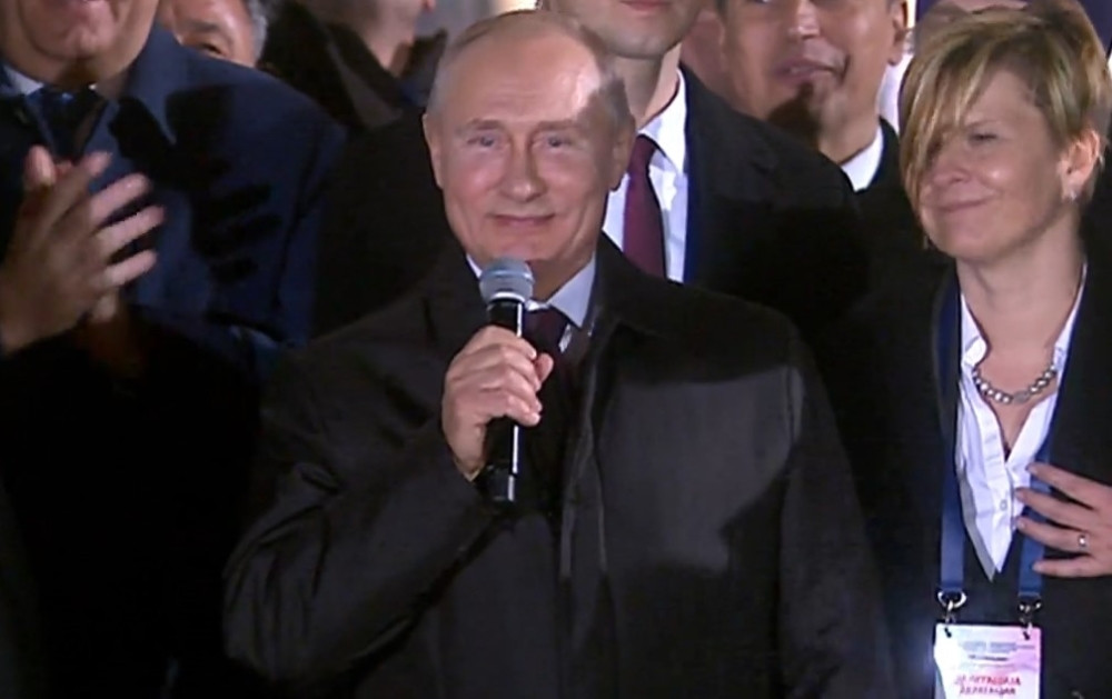 Pristalice Boška Obradovića i Aleksandra Odžića sinoć su iz Novog Sada poslale sramnu poruku Vučići i Putinu! (FOTO)