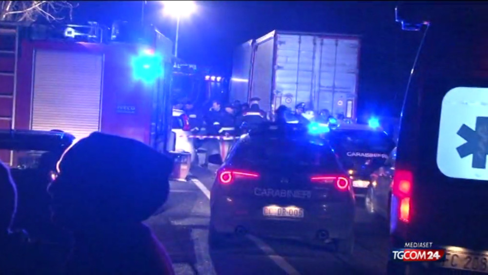 Mladić ušeteo i počeo da puca, najmanje pet mrtvih!