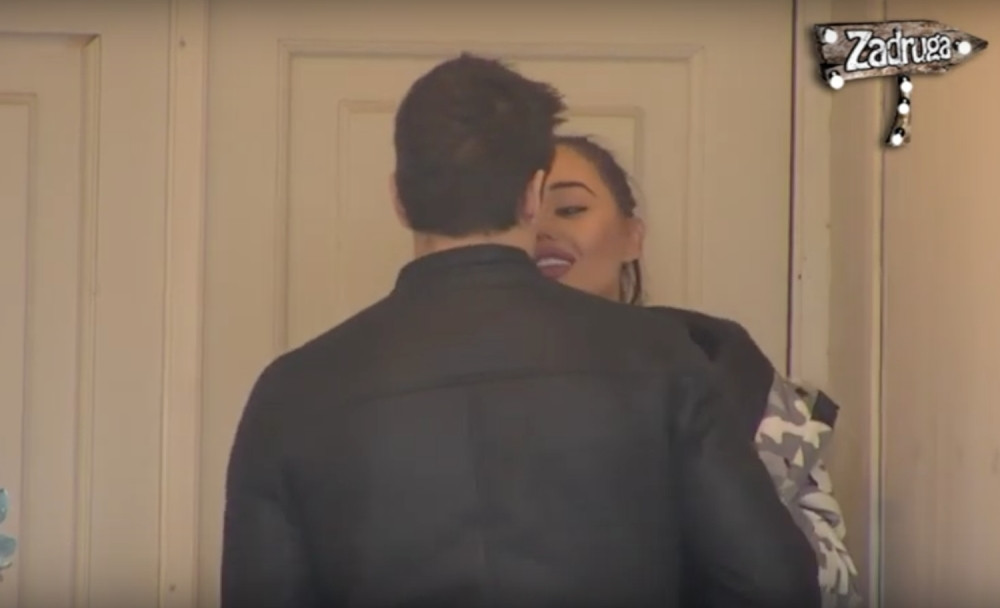 David se tajno sastao sa Anom, stezao je sve jače i jače!