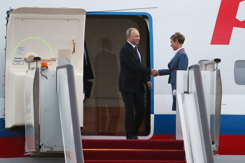 Ko je plavuša od koje se Putin ne odvaja?!