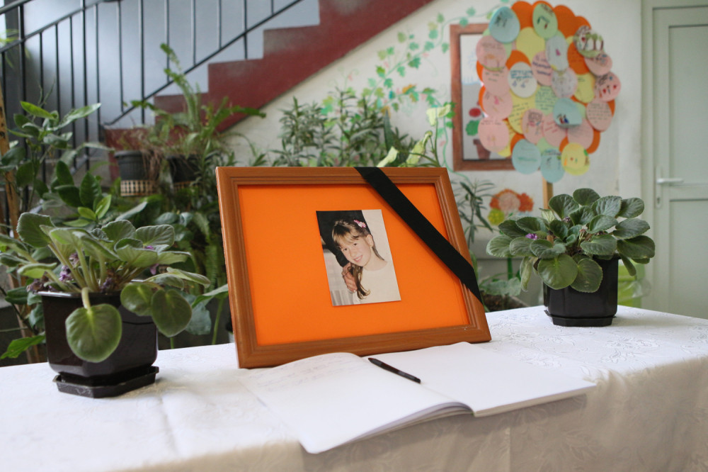 Milica otišla u zbornicu da uzme dnevnik, više se nije vratila na čas! Niti će ikada...