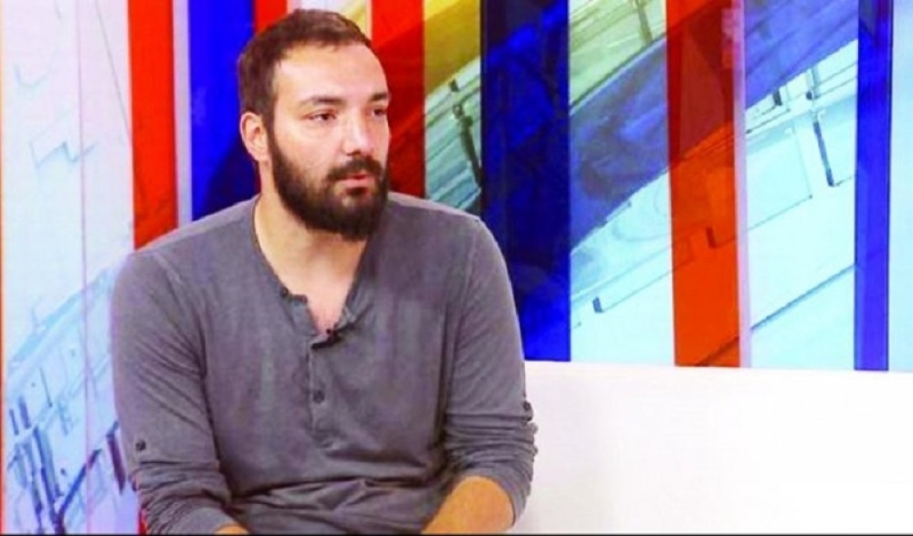 Novinar "Dojče velea" opleo po svojima iz opozicije: Ovaj picopevac što pljuje i psuje je vaš član, kako vas nije sramota?!