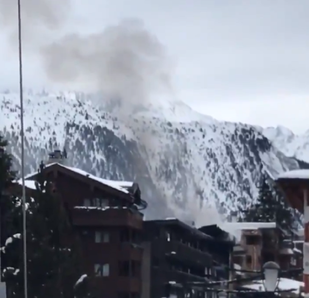 Vatra progutala trospratnicu, vatrogasci izvukli UGLJENISANA TELA (VIDEO)