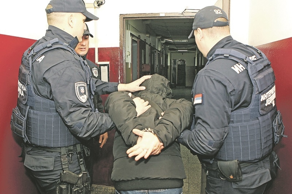 Jedan je nanogicu utrapio babi, a drugi je dao rođenoj majci pa otišao da juri bivšu ženu!