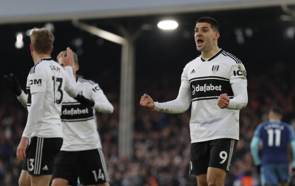 Srpski napadač zaliva prase sa ladnim pivom! (FOTO)