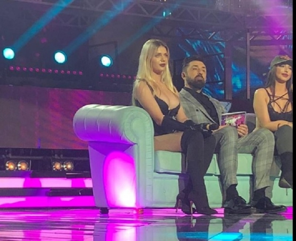 Dorotea uživo u programu pokazala bradavice! (18+)