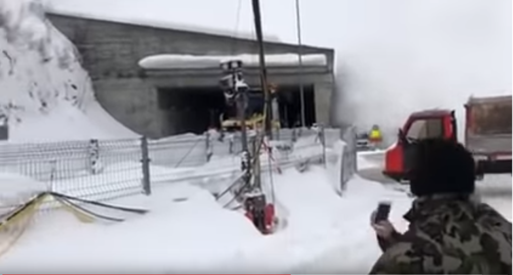 Čuveni vojnici evropske sile našli su se pred jurišom LAVINE, usledila je reakcije zbog koje se ceo svet smeje! (VIDEO)