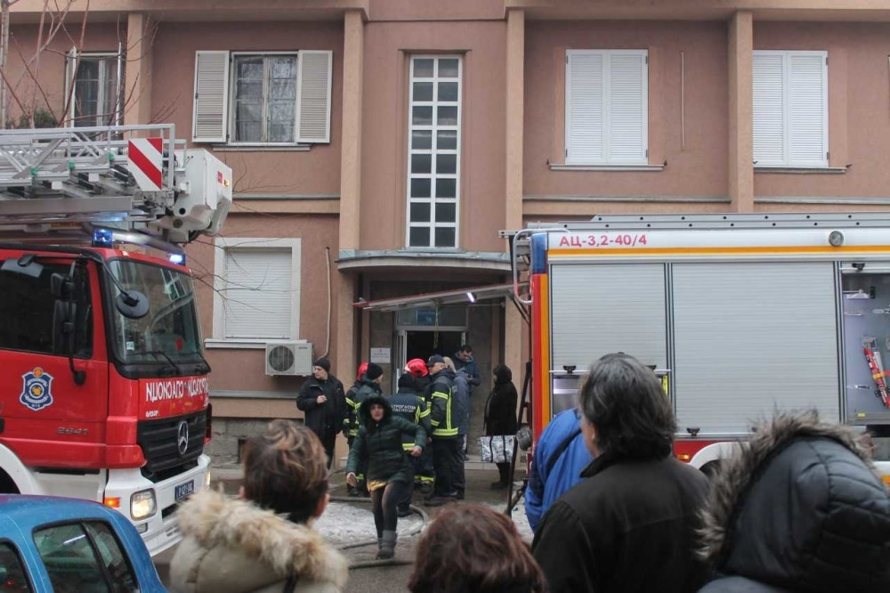 Manojlo zapalio stan, a dok se vatrena stihija širila, pozvao je ženu i izgovorio jezive reči! Onda je planuo i njen automobil!