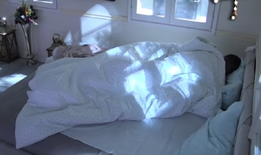 Cela nacija je ovo čekala! Kupali se zajedno, a onda prešli na stvar, akcija do zore! (VIDEO)