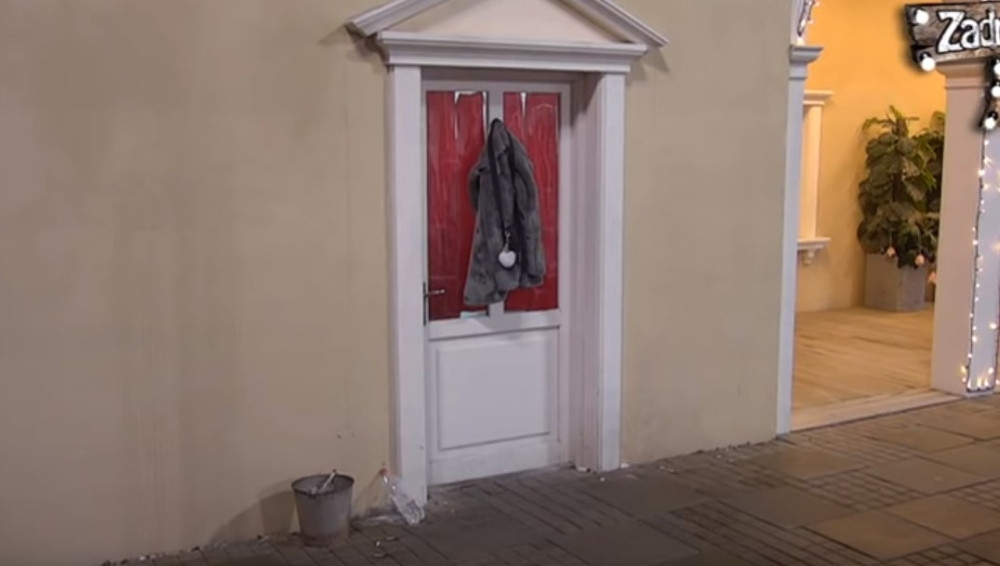 Ana i David završili GOLI pod tušem! Prekrivačem zaklonili vrata tuš kabine, ali KAMERA je sve SNIMILA!