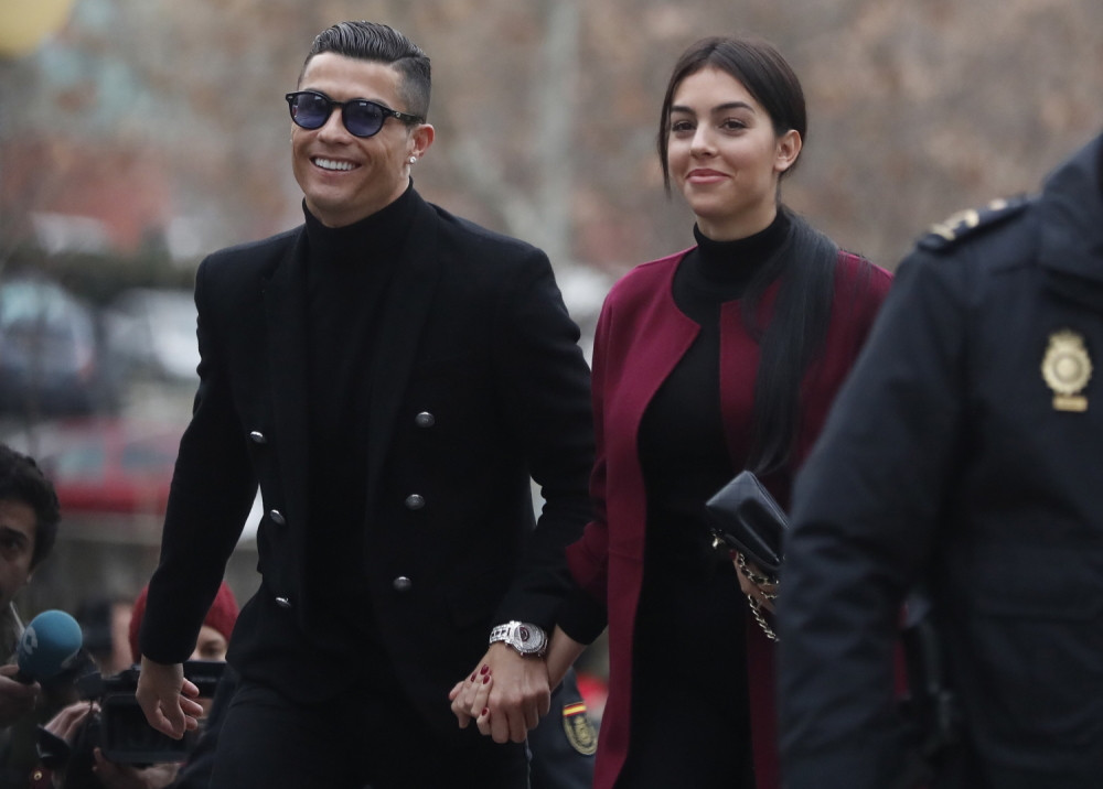 Ronaldo na stubu srama! Napravio NEVIĐENU GLUPOST na dan nestanka aviona sa igračem Kardifa! (FOTO)