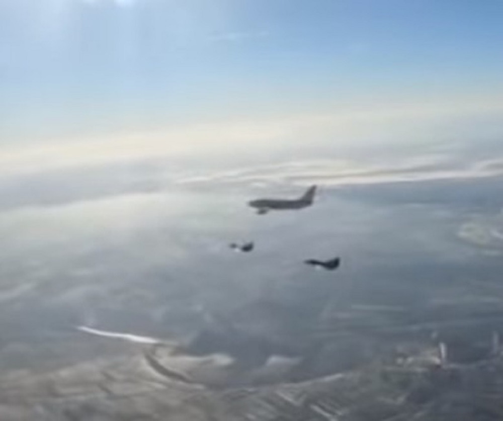 Ovako su naši migovi pratili i čuvali Putinov avion! JEDNU STVAR su konstantno morali da rade (VIDEO)