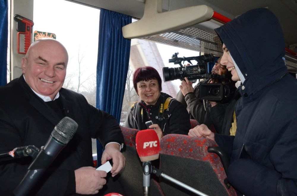 Dragan Marković Palma jedva da je ušao u autobus zbog prevelike gužve, a razlog će vas ŠOKIRATI! (VIDEO)