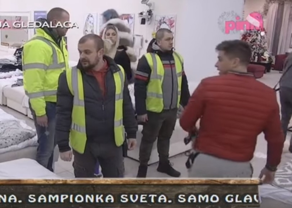 David psihotično nasrnuo na zadrugarku, obezbeđenje nije moglo da ga smiri!