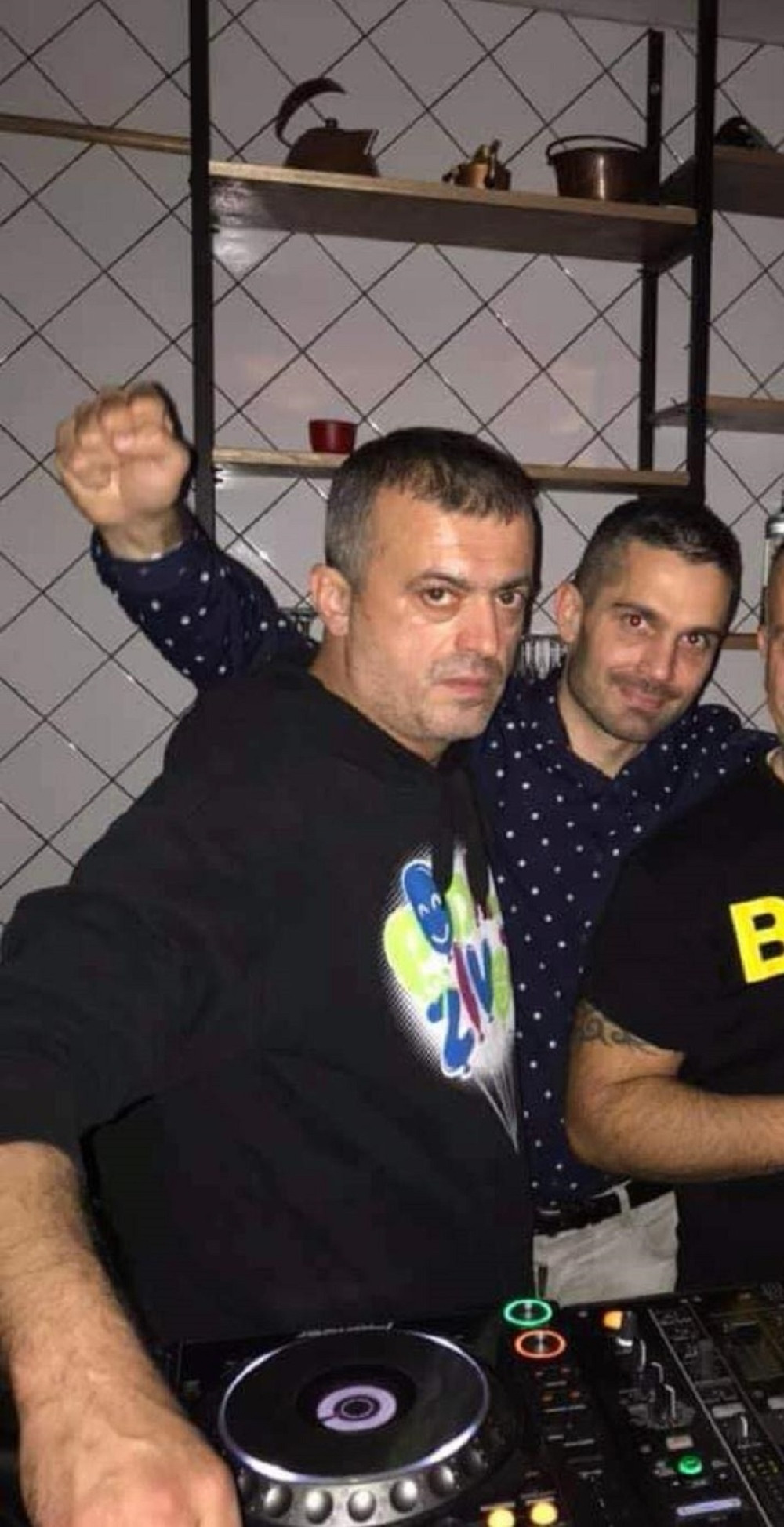 Sergejev drug sumanuto izvređao Irenu Vujović: “Ma ona je dobro razgažena kur*etina bez grama mozga”!