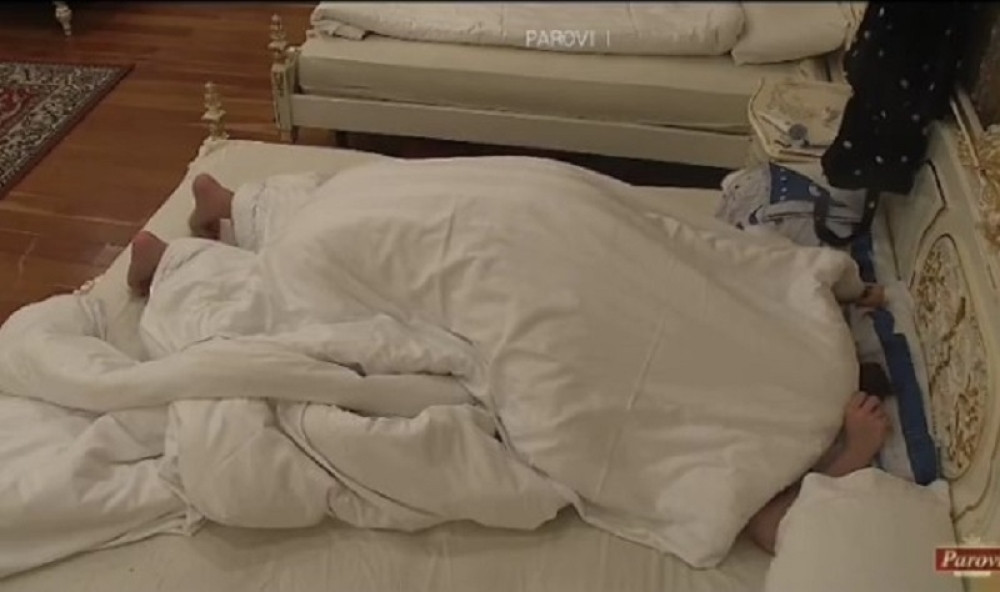 Pao se*s u vili "Parova", ona je specijalno sređivala intimnu zonu samo za njega!