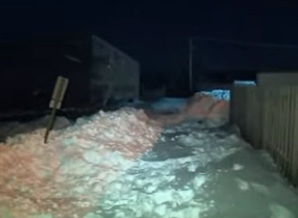 Minibus s decom sleteo u provaliju, helikopterom prevoze povređene!