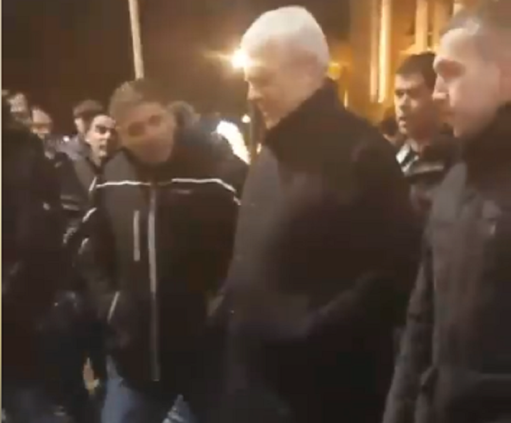 Sa takvima koji protestuju poput njega, ne bih se nikada rukovao!