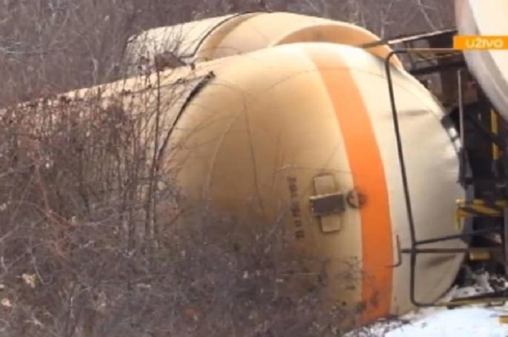 Prevrnula se cisterna od 40.000 litara nafte na Fruškoj gori