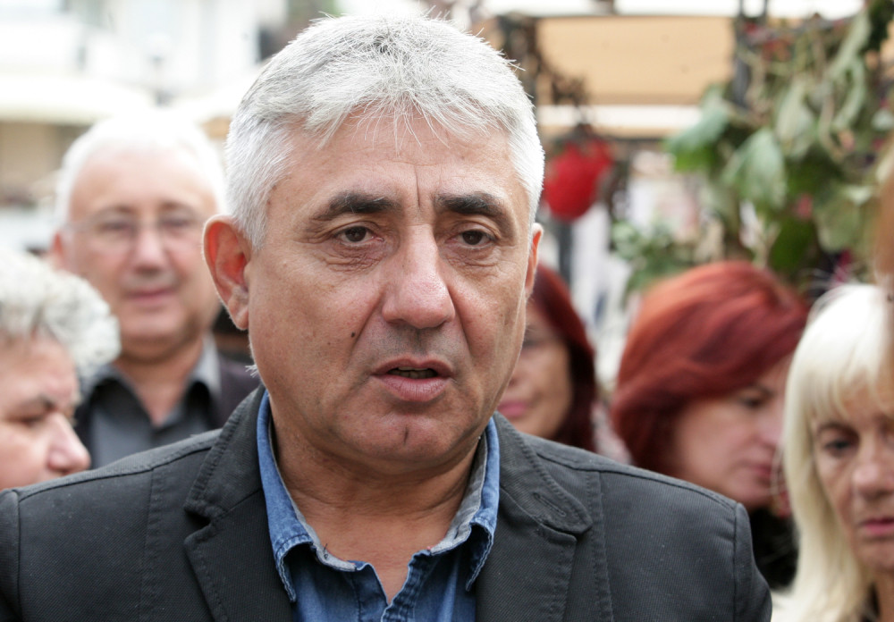 Ko je uhapšeni Dragoljub Simonović, osumnjičen da je naredio paljenje kuće novinara Jovanovića