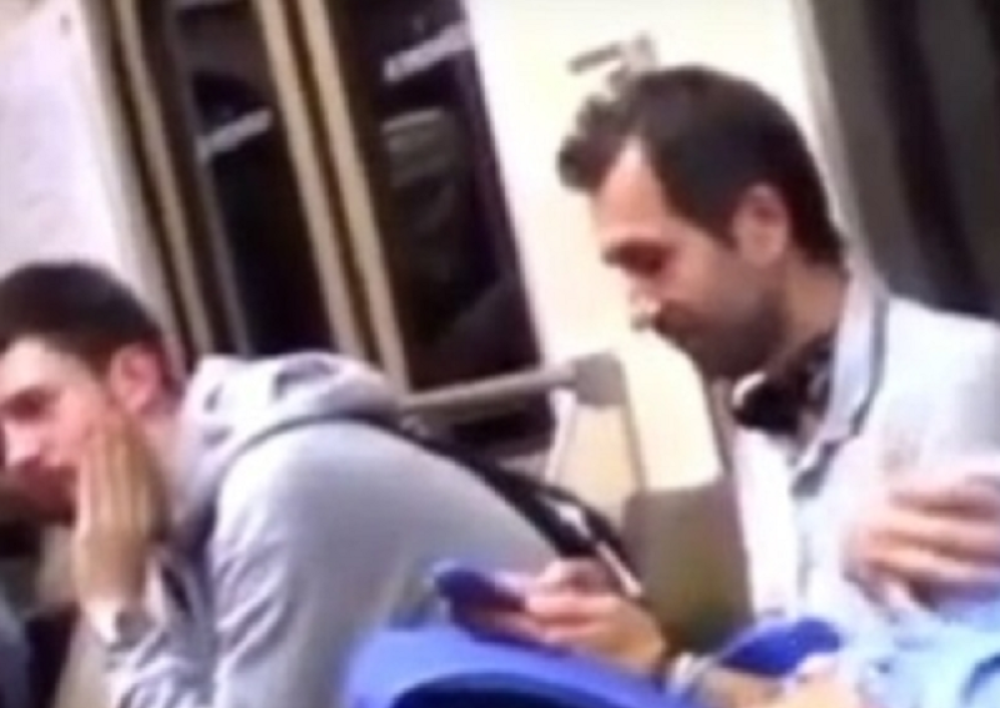 36-godišnjakinja oralno zadovoljavala dečka pred svima, fotografija dovoljno govori! (FOTO)