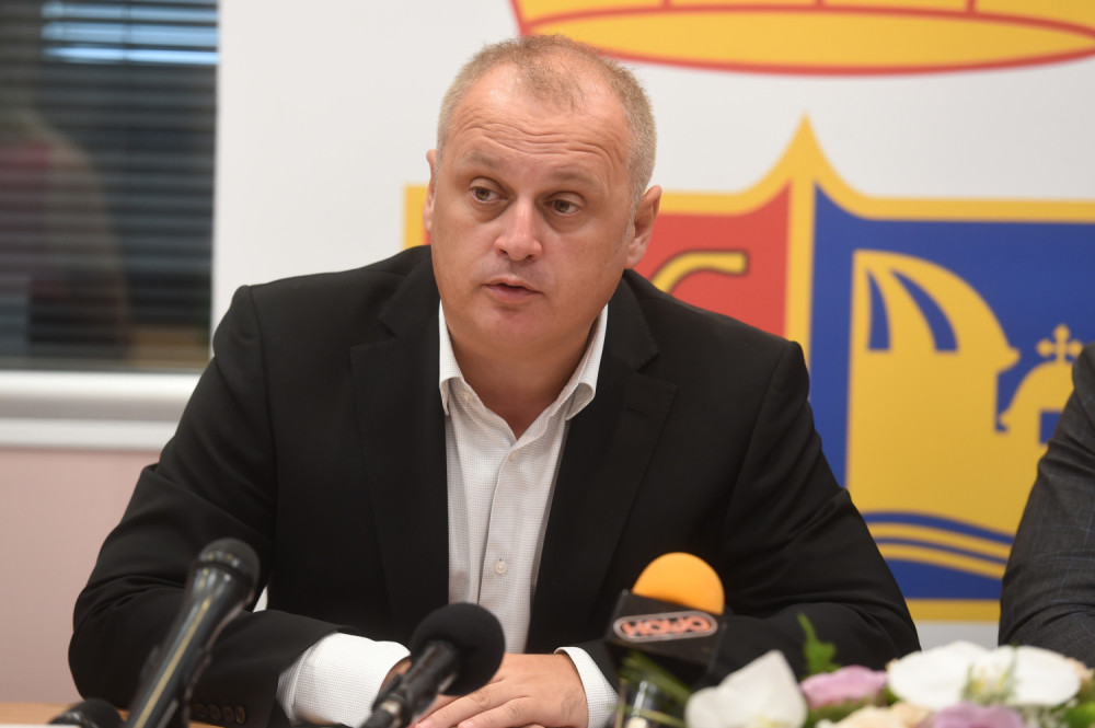 On bi na silu i na ulici da se dočepa Beograda!