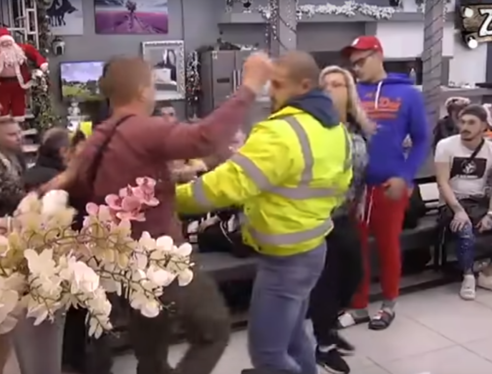 Ćutao je nedeljama Mariji i Miljani, ali više nije izdržao! Od stresa mu ispale žvale i počeo da peni u kameru, Hitna samo što nije reagovala!